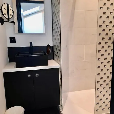 Sous Les Toits 25m2 A 1mn Du Port De Apartamento *